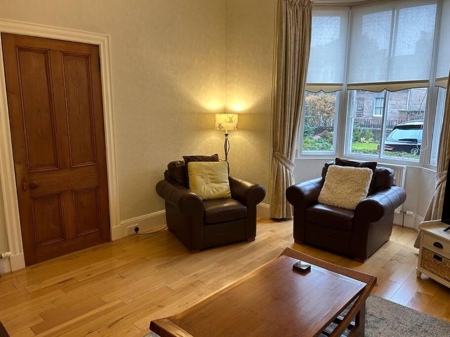 Spacious 2 Bedroom Flat In Heart Of Ballater Exteriör bild